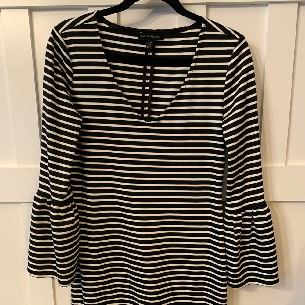 Banana Republic V-neck Dress, B&W, size Petite M